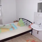 Zur Alten Fuldaschleife 2*