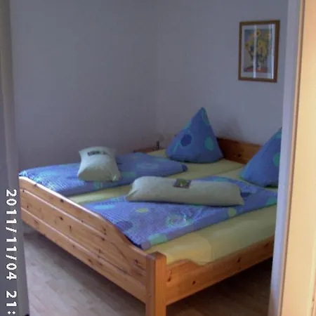 Zur Alten Fuldaschleife 2*